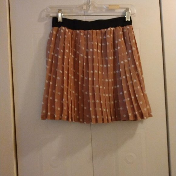 Hip & stylish Beige with white Polka Dots Mini Skirt with or without Pantaloons - Picture 1 of 3